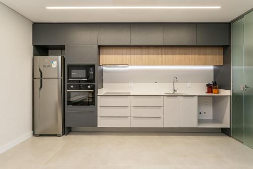 Kitchen, WI-FI 1000MB | 800m da Praia de Jurere #JA32 in Jurerê