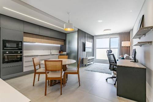 Kitchen, WI-FI 1000MB | 800m da Praia de Jurere #JA32 in Jurerê