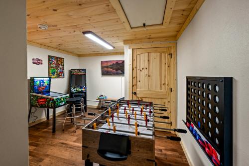 Central Location, Hot Tub, Theater, Grill, EZ Roads, Pigeon Forge (zdjęcie 9)