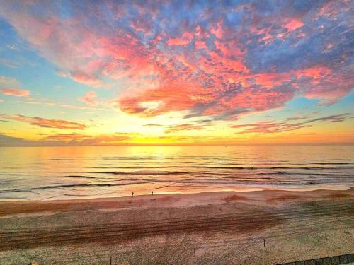 Luxury 2 Bed 2 Bath Daytona Oceanfront Condo w pool and gym