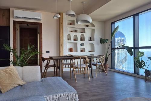 Modern Two-Bedroom Apartment by the Beach