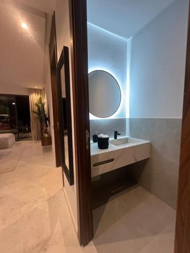 Luxury Residence So Stylish & Bright Appartement Hotel Au Coeur de Casablanca prés de Carrefour et 3 Min de La Gare Ferroviere Oasis, Casablanca (fotografie 2)