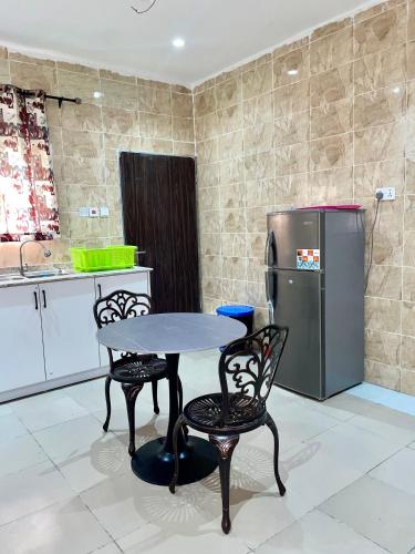 50 négyzetméteres, 4 hálószobás Apartman 4 fürdőszobával Lugbe területén (Bilak Luxury Apartments & Homes Ltd ) near Nnamdi Azikiwe nemzetközi repülőtér