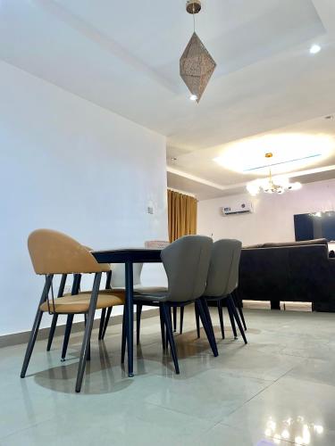 50 négyzetméteres, 4 hálószobás Apartman 4 fürdőszobával Lugbe területén (Bilak Luxury Apartments & Homes Ltd ) near Nnamdi Azikiwe nemzetközi repülőtér