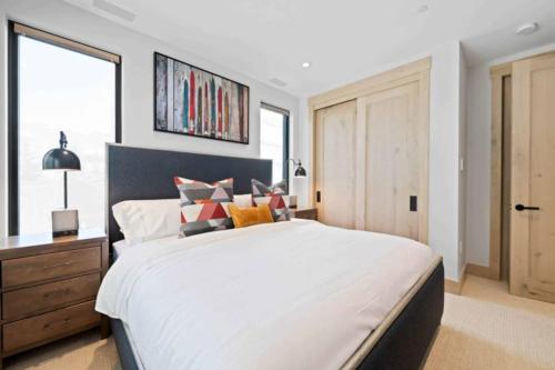 One Riverfront Townhome 11 by East West Hospitality in Avon, USA