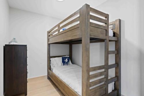 One Riverfront Townhome 11 by East West Hospitality in Avon, USA