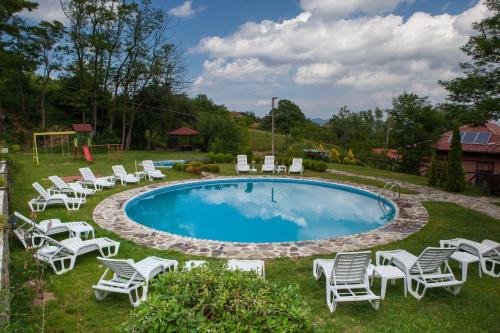 Peldbaseins, Villa Mark in Kraevo