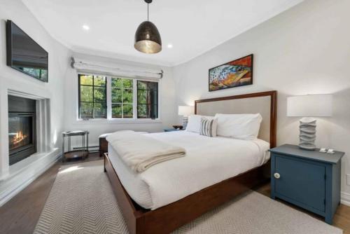 Oxford Court 104 by East West Hospitality in Beaver Creek, USA