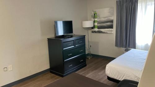 Deluxe Studio with 1 Queen Bed - Non-Smoking