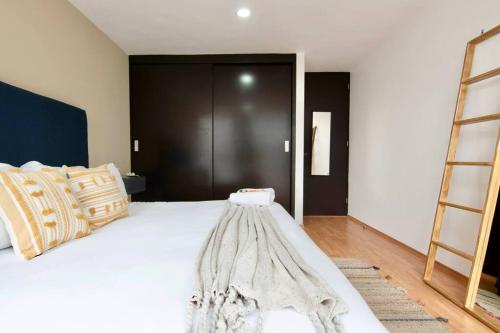 Extraordinary apartment in Polanco 5bed/3bath, Мехико (фото 8)