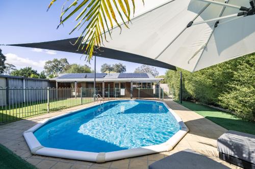 Shine Carrum Down - Family Oasis With Heated Pool in Carrum Downs