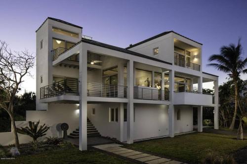 Luxurious Retreat At The Whispering Palms in Sebastian, Vereinigte Staaten von Amerika