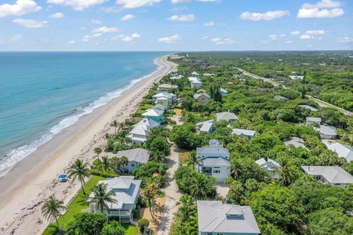 Luxurious Retreat At The Whispering Palms in Sebastian, USA