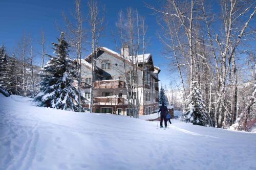 Oxford Court 208 by East West Hospitality in Beaver Creek, USA