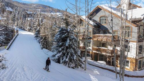 Oxford Court 303 by East West Hospitality in Beaver Creek, USA