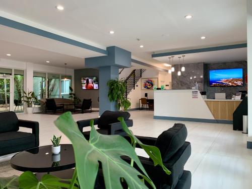 Runway Inn Miami Airport - image 9