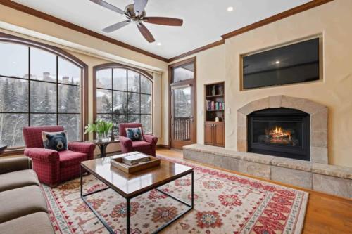 Oxford Court 304 by East West Hospitality in Beaver Creek, USA