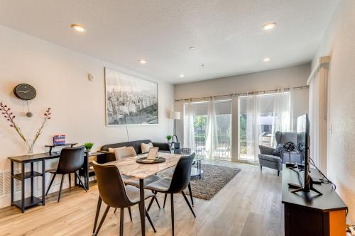 Pet-Friendly Condo with Balcony about 17 Mi to Denver in Aurora, USA