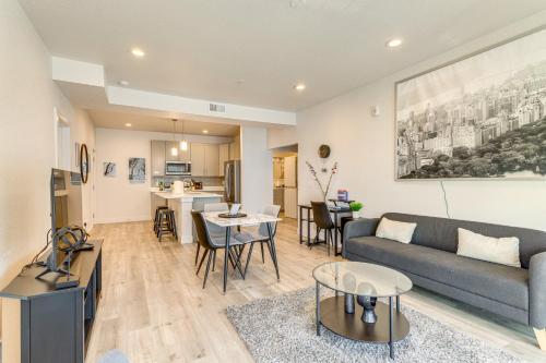 Pet-Friendly Condo with Balcony about 17 Mi to Denver in Aurora, USA