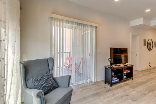 Pet-Friendly Condo with Balcony about 17 Mi to Denver in Aurora, USA