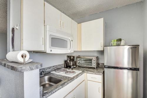 Daytona Beach Condo with Balcony 5 Mi to Speedway! in Daytona Beach, USA