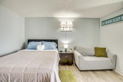 Daytona Beach Condo with Balcony 5 Mi to Speedway! detail