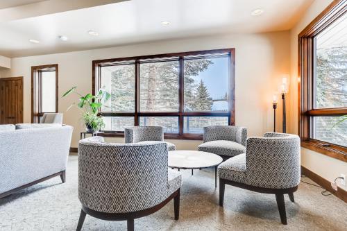 Ridgepoint Townhome 084 by East West Hospitality in Beaver Creek, USA