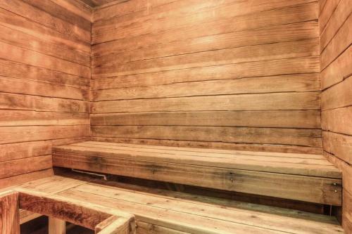 Condo Adjacent Nordic Ski, Fireplace & Indoor Pool in Big Sky Meadow Village, USA