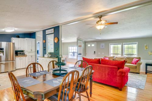 Home Near Dale Hollow Lake Deck and Fire Pit in Byrdstown, USA
