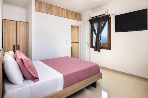 Santorinn Suites Fira Room Type - Four-Bedroom Deluxe Apartment