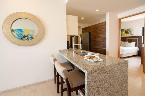 Condo Sol, vista al Arco, casa club con amenidades in El Pueblito, Mexico