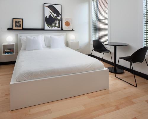 Queen Room (Self Check-in with Virtual Front Desk) image 8