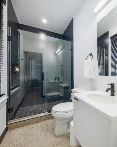 Queen Room (Self Check-in with Virtual Front Desk) image 4