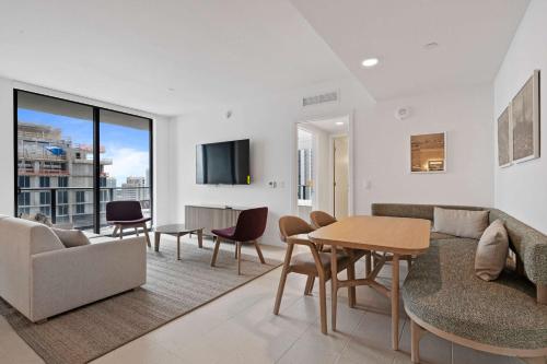 Orange Crush - Resort-Style Amenities & Location in Miami, USA