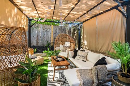 Round Rocker l Backyard & BBQ l Sleeps 14 l in Round Rock, USA