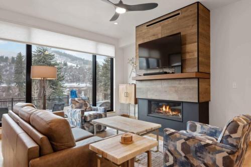 Riverfront Lodge 102 by East West Hospitality