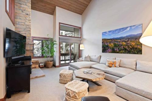 Three-Bedroom Apartment with Balcony