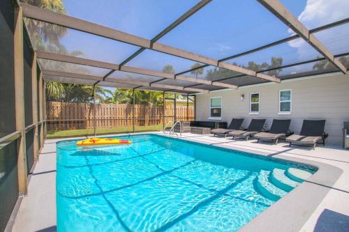 Modern Waterfront Pool Home with Dock in Merritt Island, USA