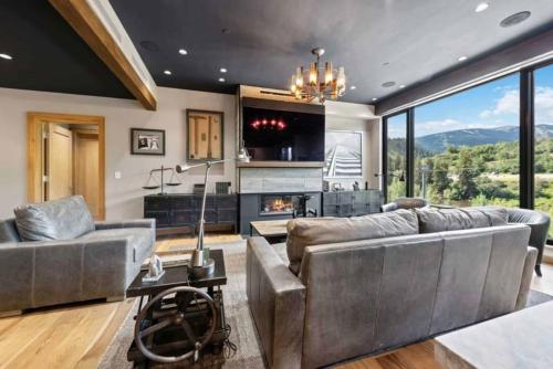 Riverfront Lodge 204 by East West Hospitality