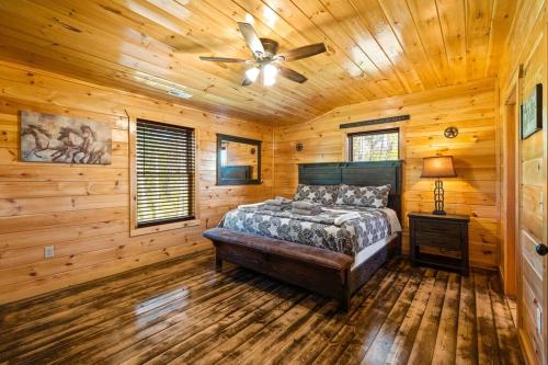 Good Times 2 - Family Lodge-Fire Pit, Theater, Hot Tub & Pool Table