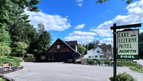 Зовнішній вигляд готелю, Motel Luzerne in Лейк Лузерн