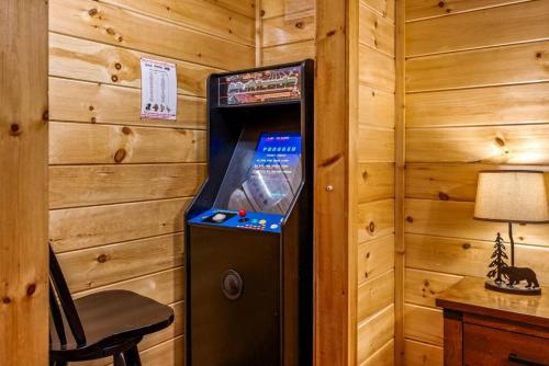 Good Times 2 - Family Lodge-Fire Pit, Theater, Hot Tub & Pool Table