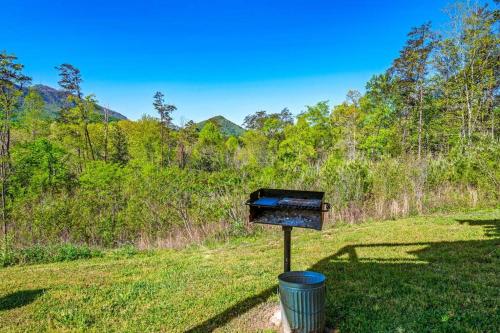 Good Times 2 - Family Lodge-Fire Pit, Theater, Hot Tub & Pool Table