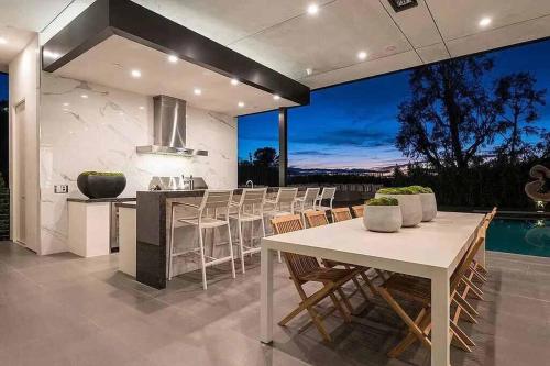 Luxurious Beverly Hills Mansion,Pool,Sauna,Theater in Los Angeles, USA