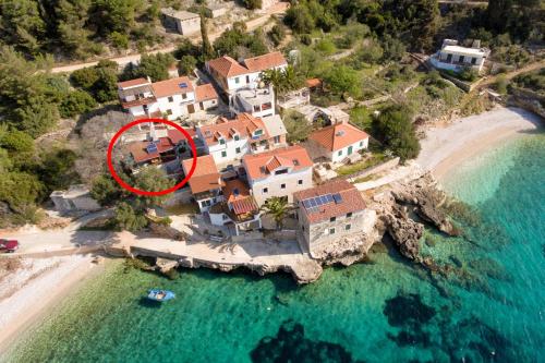 Secluded fisherman's cottage Cove Tvrdni Dolac Hvar - 13018 