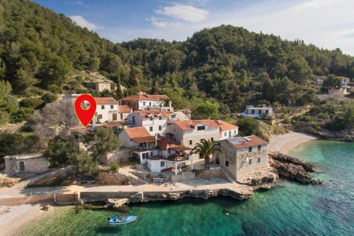 Secluded fisherman's cottage Cove Tvrdni Dolac Hvar - 13018 - image 5