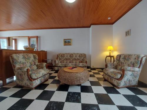 Gîte La Bazoche-Gouet, 5 pièces, 9 personnes - FR-1-581-96 (Maison spacieuse avec jardin, BBQ, table de ping-pong, proche commerces, pour 9 personnes et bebes -) in Unverre