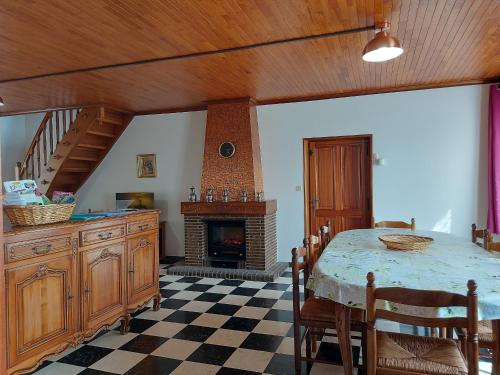 Gîte La Bazoche-Gouet, 5 pièces, 9 personnes - FR-1-581-96 (Maison spacieuse avec jardin, BBQ, table de ping-pong, proche commerces, pour 9 personnes et bebes -) in Unverre