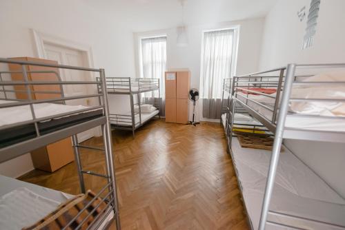 1 bunk bed