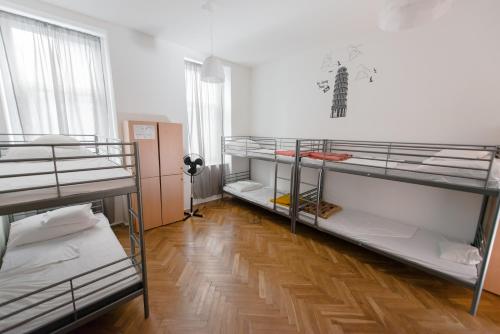 1 bunk bed